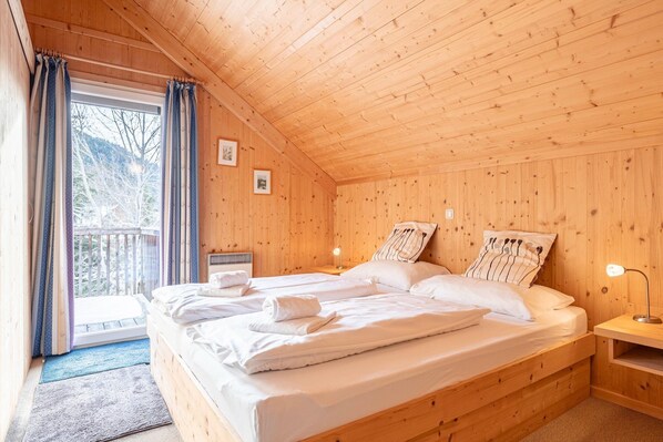 3 bedrooms, travel crib, free WiFi