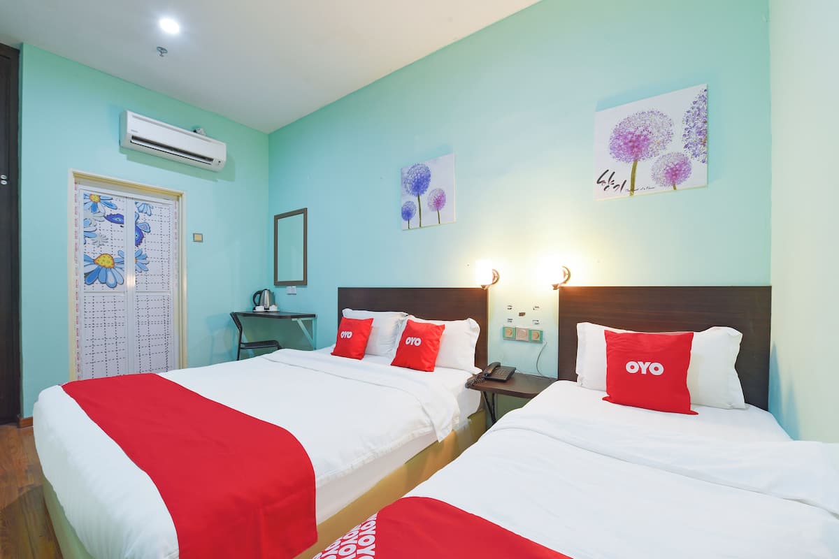 Standard Triple Room | 1 bedroom, laptop workspace, soundproofing, bed sheets
