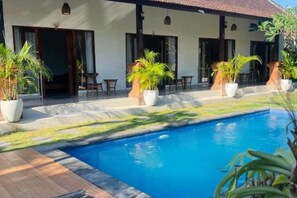 Pool - Wiryaroja Guest House  (Tumbak Bayuh)