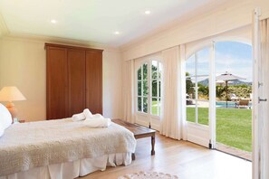 5 bedrooms, iron/ironing board, Internet, bed sheets