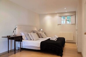 5 bedrooms, iron/ironing board, travel crib, free WiFi