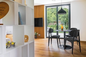 Deluxe-studio, sauna, vuoristonäköala | Ylelliset vuodevaatteet, memory foam -patjalliset sängyt
