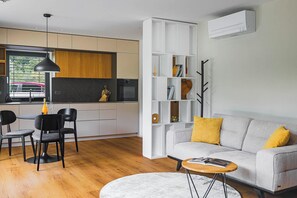 Deluxe-Studio, Sauna, Bergblick | Wohnbereich