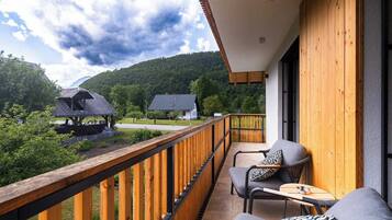 Familienapartment, 2 Schlafzimmer, Balkon, Bergblick | Terrasse/Patio