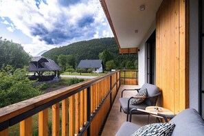 Familjelägenhet - 2 sovrum - balkong - utsikt mot bergen | Terrass/Patio