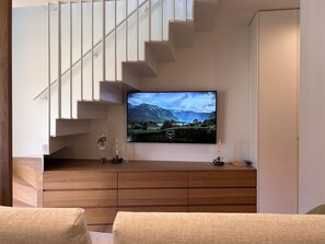 Deluxe Apartment, Balcony, Mountain View | Living area
