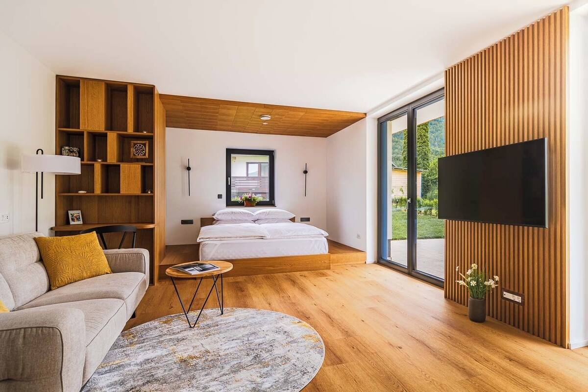 Studio Deluks, sauna, pemandangan gunung | Seprai premium, busa memori, dan ruang kerja ramah laptop