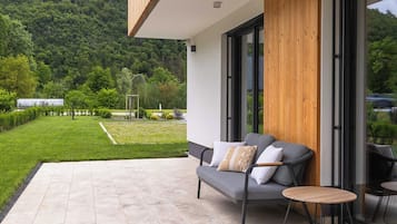 Deluxe-Studio, Sauna, Bergblick | Terrasse/Patio