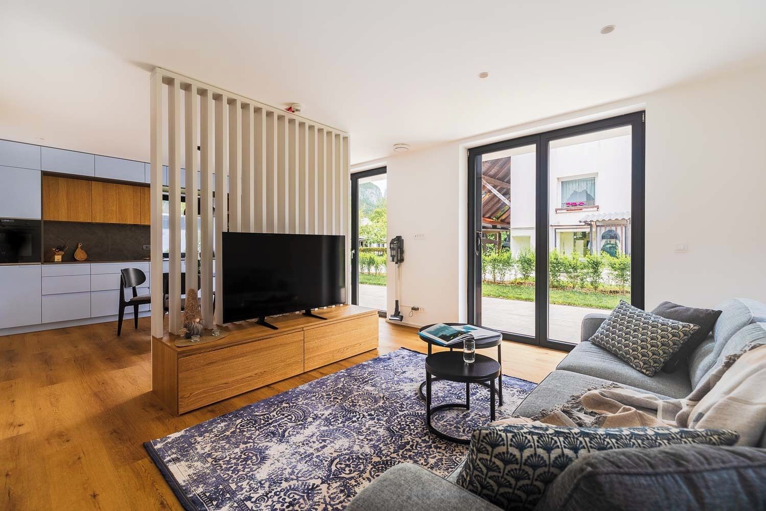 Leilighet – deluxe, badstue, fjellutsikt | Oppholdsområde | Smart-TV, Netflix, oppvarmet gulv og strømmetjenester