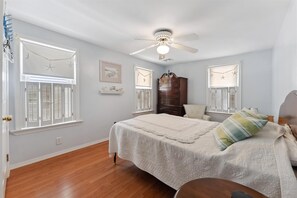 4 bedrooms, iron/ironing board, free WiFi