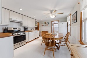 Fridge, oven, dishwasher, coffee/tea maker