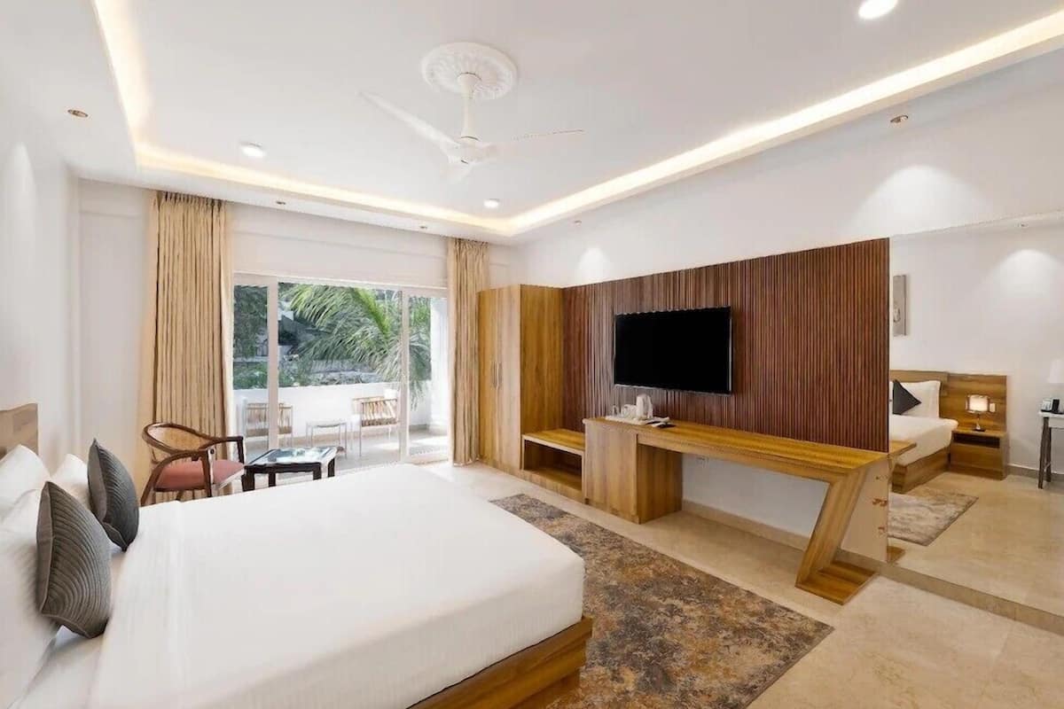 In-room safe, desk, laptop workspace, blackout curtains