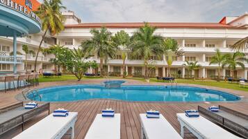 Kolam renang terbuka