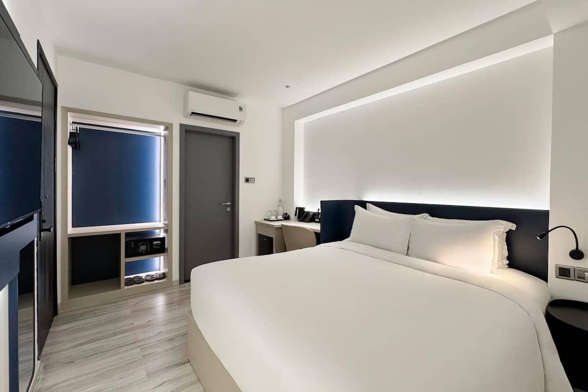 Standard Double Room, Non Smoking | In-room safe, desk, blackout curtains, iron/ironing board