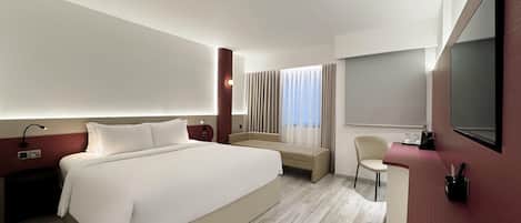 奢華雙人房 | 客房內保險箱、書桌、遮光布/窗簾、熨斗/熨衣板