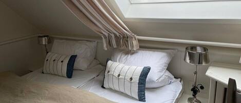 2 bedrooms, iron/ironing board, free WiFi