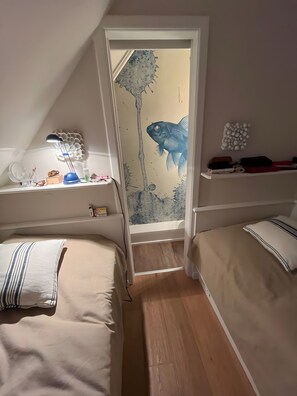 2 bedrooms, iron/ironing board, free WiFi