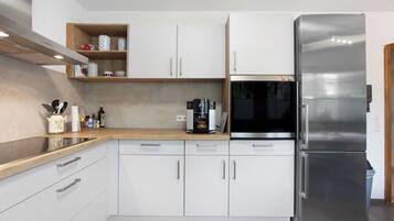 Kühlschrank, Ofen, Herdplatte, Geschirrspüler