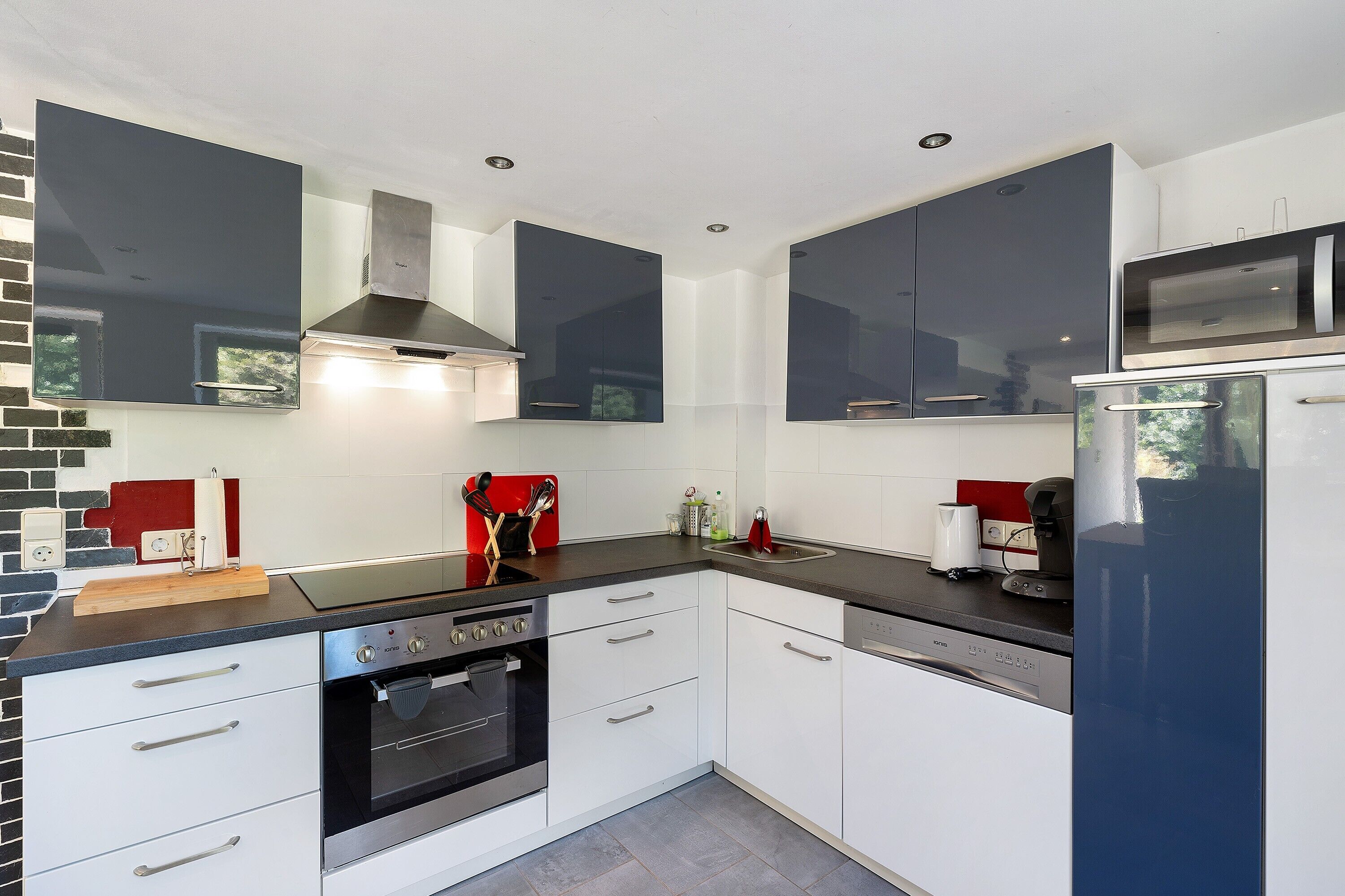 Kühlschrank, Mikrowelle, Ofen, Herdplatte