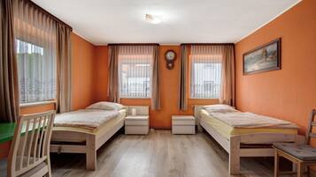 4 Schlafzimmer, Bügeleisen/Bügelbrett, kostenloses WLAN, Bettwäsche