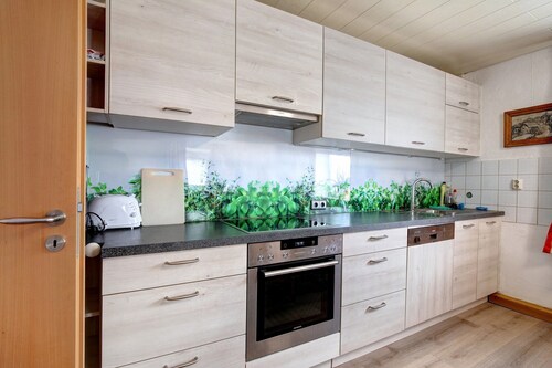 Ferienhaus 'Haus Steinheim' mit gemeinsamer Terrasse, gemeinsamem Garten und Wi-Fi