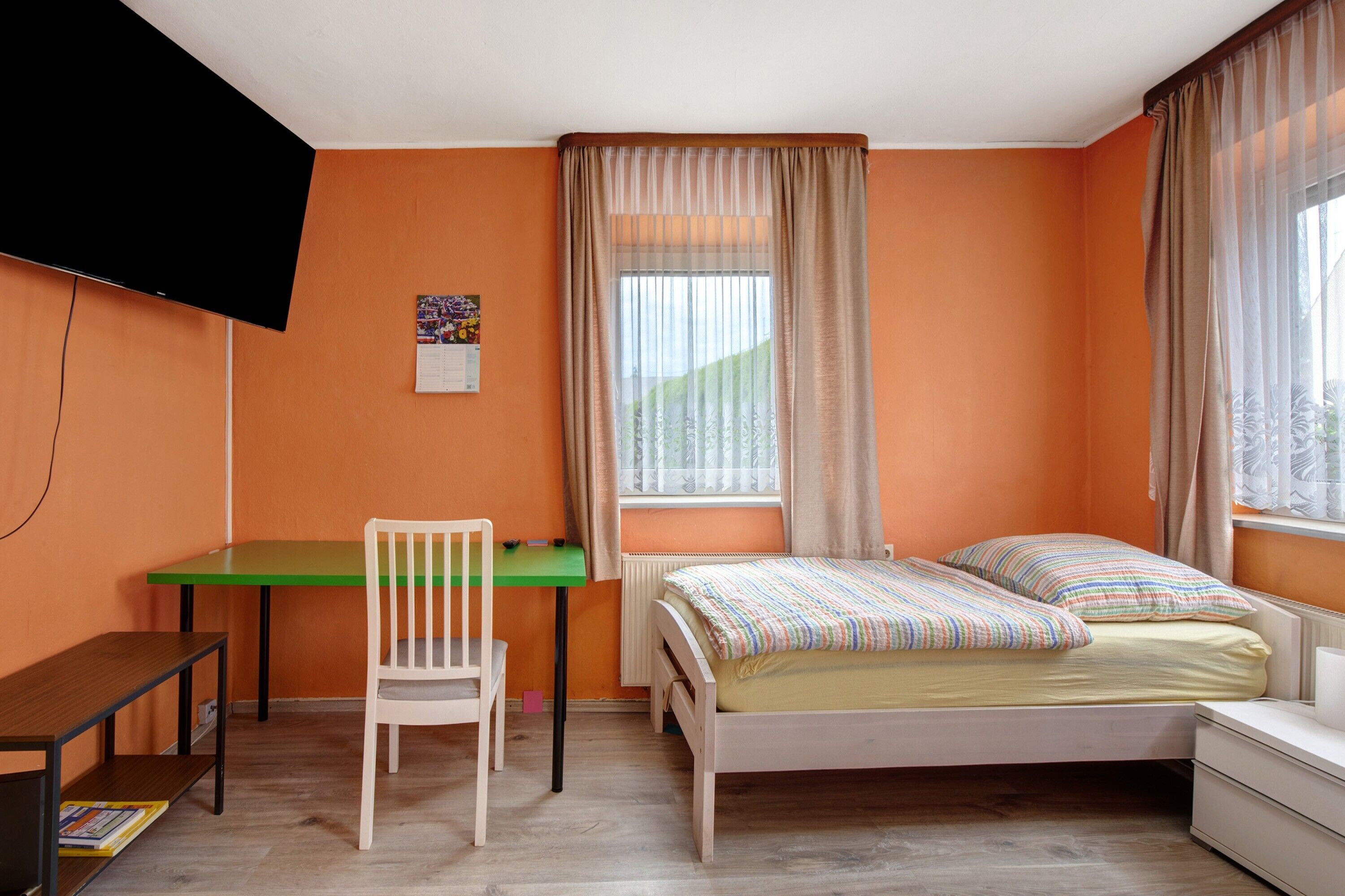 4 slaapkamers, een strijkplank/strijkijzer, gratis wifi, beddengoed