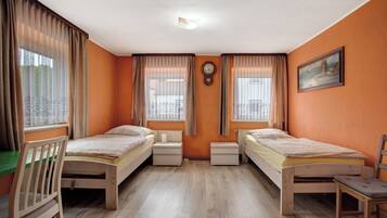 4 bedrooms, iron/ironing board, free WiFi, bed sheets