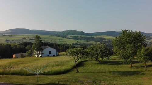 Ferienhaus 'Edith' mit Bergblick, Gemeinschaftsgarten und Wi-Fi