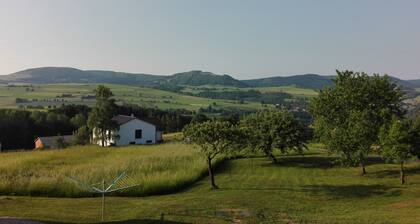 Ferienhaus 'Edith' mit Bergblick, Gemeinschaftsgarten und Wi-Fi