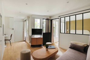 1 Schlafzimmer, Schreibtisch, Bügeleisen/Bügelbrett, Reisekinderbett