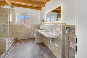 Doccia, asciugacapelli, asciugamani