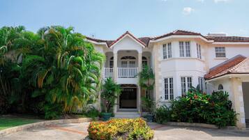 Villa, 5 Bedrooms, Smoking, Private Pool | Exterior