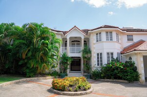 Villa, 5 Bedrooms, Smoking, Private Pool | Exterior