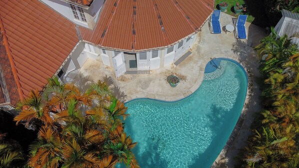 Outdoor pool - Marzalea - by Zenbreak (Paynes Bay)