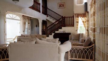 Villa, 5 Bedrooms, Smoking, Private Pool | Living room