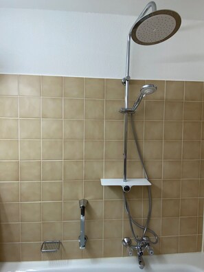 Bathroom shower - Gemütliches Apartment mit Eigener Terasse zum Abschalten (Vohenstrauss)