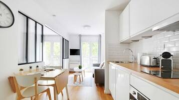 Fridge, microwave, stovetop, dishwasher