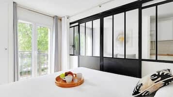 1 slaapkamer, een strijkplank/strijkijzer, wifi, beddengoed