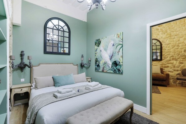 2 bedrooms, desk, iron/ironing board, free WiFi