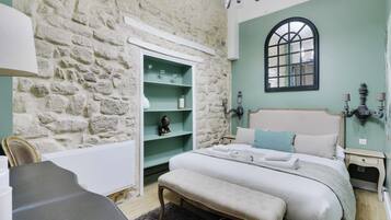 2 bedrooms, desk, iron/ironing board, free WiFi