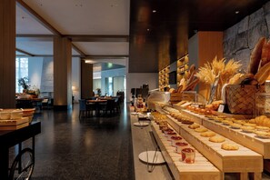 Desayuno típico de la región gratuito y diario