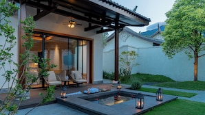 A traditional Japanese-style house with a koi pond, outdoor seating, and lanterns. - Dali Taoxi Secret Manor (Dali)
