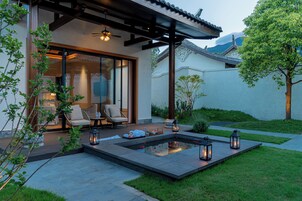 Luxury House, 1 King Bed, Bathtub, Courtyard View