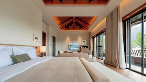 A spacious bedroom with a large bed, a television, and a balcony with curtains. - Dali Taoxi Secret Manor (Dali)