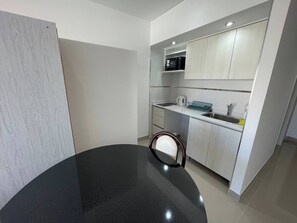 Appartement, 1 chambre, accessible aux personnes à mobilité réduite, fumeur | Salle à manger