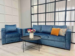 아파트, 침실 2개, 시내 전망 | 거실