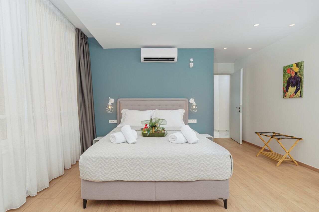 3 bedrooms, iron/ironing board, free WiFi, bed sheets