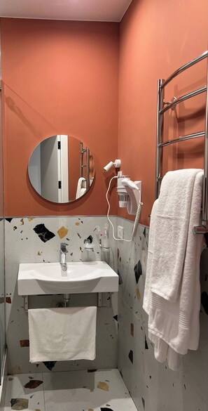 Appartement, 1 chambre, balcon, vue jardin | Salle de bain