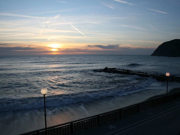 Beach nearby - Rustic Cottage Charm in Liguria (Sesta Godano)