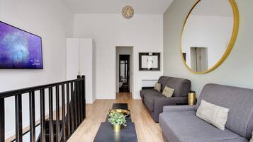 Una Smart TV, una oficina